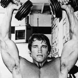 Arnold press con i manubri