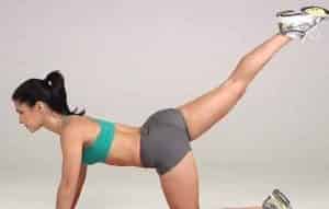 Slanci posteriori della gamba per i glutei Slanci posteriori della gamba per i glutei